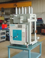 MagnaBlast circuit breaker retrofitted with vacuum interrupters